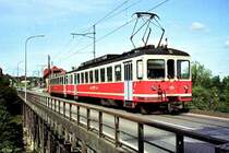 Biel-T�uffelen-Ins (BTI). Be 4/4 505 mit Bt 553 �berquert den Aare-Hagneck-Kanal bei Hagneck (16. Mai 1993).