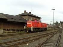 294 898 am 04.02.2008 vor dem Bahnhofsgeb�ude in Hirschau. (Strecke Amberg-Schnaittenbach)