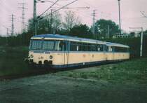 Triebzug der Anhaltischen Bahn im Bahnhof Falkenberg/Elster Bahnsteig 5. Aufnahme: Mitte der 90-iger Jahre
Scanfoto: Uwe W�stenhagen