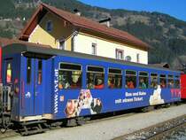 Zwischenwagen  Bus u. Bahn mit einem Ticket  ist zum Bersten mit Wintertouristen belegt; Zell/Ziller 080220