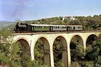 Lok SFS 5 auf einem Viadukt bei Funtana Niedda (Strecke S�ssari - Sorso) am 10. September 1989