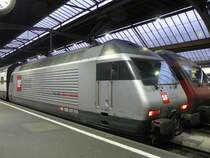 SBB - 460 107-6 mit Vollwerbung im Hauptbahnhof von Z�rich am 01.01.2008 