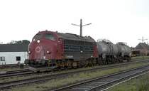 M 28 der Lemvigbanen (ex DSB MY 1152) rangiert mit Kesselwagen in Lemvig. 8-2006 