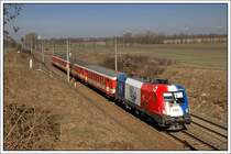 Seit einigen Wochen ist 1116 003  Frankreich  schon im gleichen Umlauf zwischen Wien und Gy�r unterwegs. Die Aufnahme zeigt EuRegio 9447 von Wien S�dbahnhof nach Gy�r am 24.2.2008 kurz vor Gramatneusiedl. Da 1116 003 - 025 ungarntauglich sind, bespannt diese Maschine den Zug im gesamten Lauf.