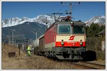 1044 092 bei Verschubarbeiten in Trofaiach am 25.2.2008. Ich hoffe, ich gehe euch mit meinen Bildern von 1044er mit Altlack  nicht schon auf die Neven. Aber neben 1044.40 ist sie f�r mich die sch�nste Maschine die derzeit auf �sterreichs Schienen unterwegs ist.