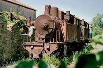 Mandas - Sorgono. Abgestellte Dampflokomotiven in Mandas, rechts zwei Maschinen aus der 1914 von Breda an die FCS (Nr. 1 - 7) gelieferten Serie (14. September 1989).