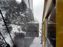 Verankerung der Seil am Ende der Gisclard-H�ngebr�cke, 05.03.2008.