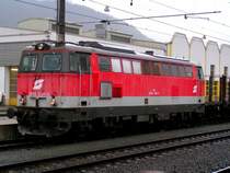 2043 058-3 ist bei str�menden Regen im Verschubdienst in Jenbach eingeteilt;080312