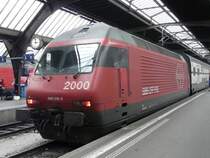 SBB - E-Lok 460 018-5 mit Doppelstockwagen im  Hauptbahnhof von Z�rich am 04.01.2008
