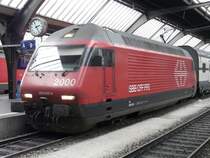 SBB - E-Lok 460 032-6 mit Doppelstockwagen im Hauptbahnhof von Z�rich am 04.01.2008