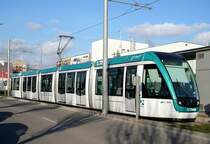 ATM-Stra�enbahn 02 der Linie T2 am 08.03.2008 in der Endhaltestelle Sant Marti de l'Erm. Eine Tram steht auf dem Satellitenbild in der Haltestelle.