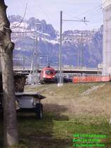 1016 041-4 erklimmt mit einem Autozug die Steigung zur Rheinbr�cke und F�rstentum Liechtenstein.
Buchs SG 15.03.08
