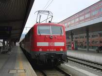 E-Lok 111 046-9 diente am 08.03.08 als Schublok f�r den Zug nach M�nchen und wartet geduldig im Hauptbahnhof von Innsbruck auf die n�chste Abfahrt.