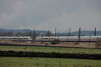  Old meets new  ..dazu eine Stimmung als w�rde die Welt untergehen. Zwischen zwei heftigen Graupelschauern treffen sich ein ICE 1 und ein ICE 3 mit offener Bugklappe. Entweder konnte sie nach Zugtrennung nicht geschlossen werden oder der Tfz-F�hrer denkt schon Richtung M�nchen wo der Zug vielleicht gekuppelt werden mu� und es immer wieder zu Schwierigkeiten mit eingefrorenen Klappen kam..kalt genug war es ja..aufgenommen an der KBS 980