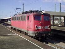 140 187-6 steht in Basel Bad Bf vor einem Hp0 zeigendem Signal in Richtung Muttenz(CH). 18.03.08