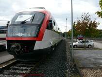 Die BDZ hat neben Diesel- auch Elektro-Desiros bestellt, um den Fahrzeugpark in Bulgarien zu erneuern.
Hier ist der neue Elektrotriebzug 30001 (oder mit erweiterter Nummer 9452-30001.6) der BDZ ausgestellt.
19.08.2007 Wegberg-Wildenrath (PCW)
