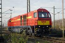 Lok 9 der Neusser Eisenbahn rangiert in Duisburg Ruhrort. 01.12.2006