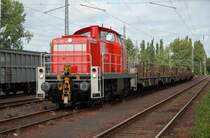 294 897 stellt einen Zug in Moers zusammen. 22.08.2007
