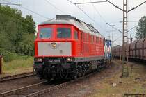 232 905 f�hrt mit einem Containerzug in Duisburg Ruhrort ein. 08.08.2007