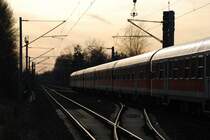 N-Wagen im RE 21025 Abendlicht.
Dies ist wohl das letzte Jahr dieser Wagen zwischen Kiel und Hamburg. Aufnahme vom 9.02.2008