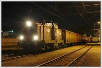 Eine Bespannung, die man m�glicherweise nie mehr sehen wird, gab es beim GKB Leerkohlezug SGAG 47481 von Gratwein-Gratkorn nach Spielfeld-Stra� am 18.3.2008. Da GKB 1700.1, die in der Regel diese Z�ge bespannt, noch immer untauglich war, h�tte LTE 2150 901, die zu dieser Zeit in Graz zwecks Servicearbeiten weilte, diesen Zug bespannen sollen. Allerdings gab es auch bei den Servicearbeiten an der LTE Maschine unvorhersehbare Probleme, was dazu f�hrte, das man auf einmal keine geeignete Maschine zur Verf�gung hatte. Die anderen GKB Maschinen sind n�mlich nicht mit einer PZB ausgestattet. F�ndig wurde man bei den Steierm�rkischen Landesbahnen, die der GKB kurzfristig ihre 2048 024 „Blaue Erika“ zur Verf�gung stellten. Hierbei handelt es sich �brigens um die ehemalige V100 211.146 der DB. Die Lichtsituation in Gratwein-Gratkorn vor der Abfahrt waren leider alles andere als ideal und mit dem Bild gewinne ich sicherlich keinen Preis, trotzdem zeige ich euch hier dieses meiner Meinung nach einmalige Foto, welches 5 Minuten vor der Abfahrt nach Spielfeld-Stra� entstanden ist.