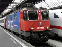 SBB Cargo - E-Lok 421 371-6 im Personenverkehrsdienst am 21.03.2008 im Hauptbahnhof von Z�rich
