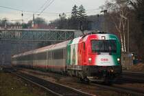 1216 004 brachte den �BB Eurocity 847 von Linz nach Wien Westbahnhof und wurde anschlie�end in einem kleinen Festakt vom ehemaligen italienischen Weltschiedsrichter Pierluigi Collina getauft und mit einer Widmung versehen. Tullnerbach - Pressbaum, 01.12.2007
