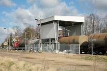 Im Bf. Sternberg rangiert die 345 119 den Kesselwagenzug zur Biodieselabf�llanlage. 18.03.208