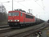 Die 155 229-8 f�hrt gleich durch den Bahnhof Brake/Utw in Richtung Bremen, 19.1.2006, 11.46 Uhr