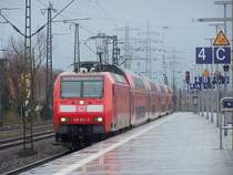 Kurz nachdem 146 002-1 den RE2 aus gleis 7 herraus Richtung M�nster(Westf) schob, fuhr die 001-3 in Gelsenkirchen Hbf an gleis 4 ein und fuhr nach kurzem Aufenthalt weiter Richtung M�nchengladbach Hbf. 21.03.08