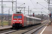 101 004-0 mit einem Eurocity am Haken, kurz nach Passieren der Scheppacher Senke, die wie man hier sieht, richtig gehend terrassenf�rmig angelegt ist.