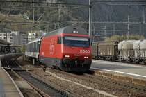 460 015 hat den Bhf von Martigny erreicht. 27.10.2006