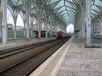 Der Bahnhof Oriente in Lissabon (Esta��o do Oriente)mit seiner besonderen Dachkonstruktion wurde als Eingang f�r die EXPO 1998 erbaut.(Aufgenommen im M�rz 2008)