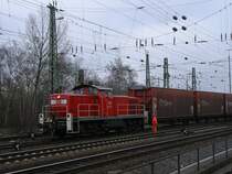 V 90 , BR 294 657-2 mit GZ bestehend aus 39 Wagen (78 Achsen)
Rangierfahrt in Bochum -Langendreer.(22.03.2008) 