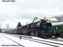Hier ist 50 3648-8 im Schlettauer Bahnhof zu sehen. Gleich wird sie umsetzten und zu einer Pendelfahrt nach Schwarzenberg aufbrechen.
Datum: 22.03.2008