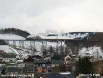 Hier die �berfahrt des Pendelzuges Schlettau - Schwarzenberg �ber das Markersbacher Viadukt. Zuglok ist 50 3648-8
Datum: 22.03.2008