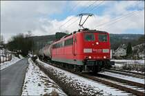 151 139 bremst bei Benolpe einen Kesselbomber Richtung Altenhundem ab. (22.03.2008)