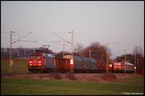 152 055-0 mit FZT 56080 von Aalen nach Stuttgart-Hafen trifft am Km 63,0 der Remsbahn (KBS 786) auf 143 201-2 mit ihrem RE 19467 von Stuttgart Hbf nach Aalen, aufgenommen bei M�gglingen.
