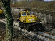 Baustelle Dortmund Mengede,Bagger mit Schild  RE1 NRW DO Hbf. 
planiert grob das 2. Gleisbett.(23.03.2008)