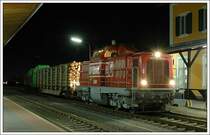 GKB 1100.2 mit dem VG 71382 in Deutschlandsberg beim Ausziehen der belandenen Holzwaggons am 14.3.2008.