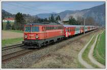 Ebenfalls wegen Bauarbeiten zw. Bruck und Mixnitz-B�rensch�tzklamm versp�tet - REX 1913 von M�rzzuschlag nach Graz. (21.3.2008 kurz vor St�bing). 