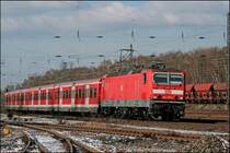 Mit UIC-Nummer und neuen(?) Drehgestellen erreicht die 143 357 mit einer S1, von D�sseldorf Hbf nach Dortmund Hbf, den Haltepunkt Bochum-Ehrenfeld. (23.03.2008)