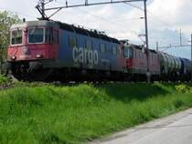 Ein Re 10/10 Paket warten in Sevelen eine �berholung eines REX ab. Herbst 07