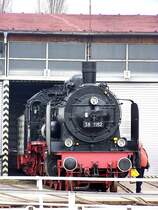 BR 38 1182 vor dem Ringlokschuppen der Railworld Gera. 22.03.08