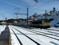 Nachdem die Fahrg�ste ausgestiegen und mit einer Lok der BR 4000 mit Dostos nach Mersch unterwegs waren, setzt E-Lok 3010 in Troisvierges um, damit sie in einer Stunde als IR 116 wieder in Richtung L�ttich abfahren kann. 23.03.08