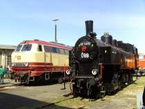217 001 neben der Botschafterlok aus �sterreich, der 93.1410 am 24.03.2008 im Bahnpark Augsburg.