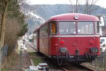 VT 98 der Rodachtalbahn Nordhalben - Steinwiesen kurz vor Steinwiesen. 24.03.2008