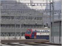 S12 nach Seuzach verl�sst den Bahnhof Brugg AG. (18.03.2008)