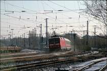 120 150 schiebt bei Bochum-Ehrenfeld den InterCity 2357, von D�sseldorf Hbf nach Berlin-Gesundbrunnen, bis Hamm (Westf). Anschlie�end zieht die Lok den Zug �ber Paderborn nach Berlin. (23.03.2008)