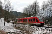 Nachschuss auf den 648 118/618 der als RB52, (RB 29284)  VOLMETALBAHN , die Steigung Richtung Br�gge (Westf) abw�hrts f�hrt. (24.03.2008)